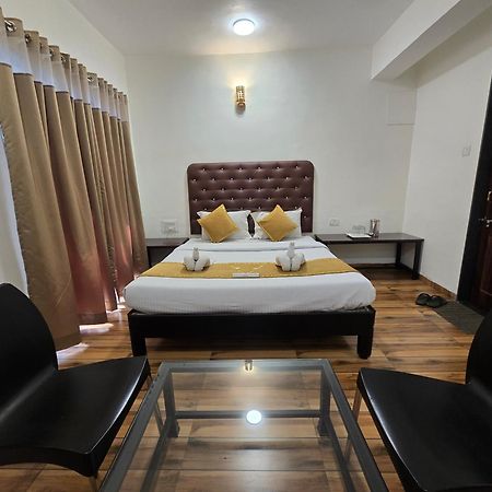Hotel Vyankatesh & Pure Veg Restaurant Mahābaleshwar Zewnętrze zdjęcie