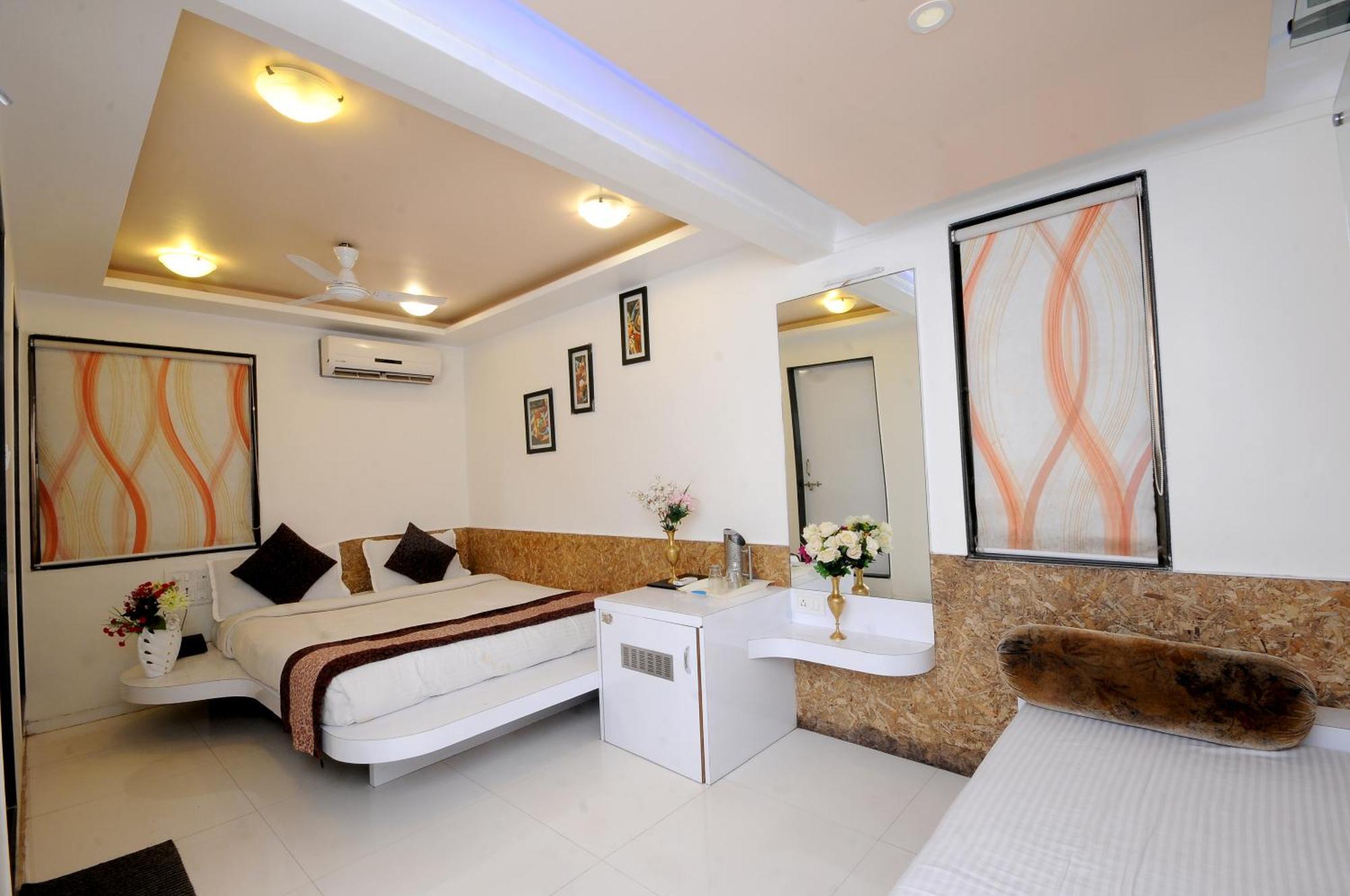 Hotel Vyankatesh & Pure Veg Restaurant Mahābaleshwar Zewnętrze zdjęcie