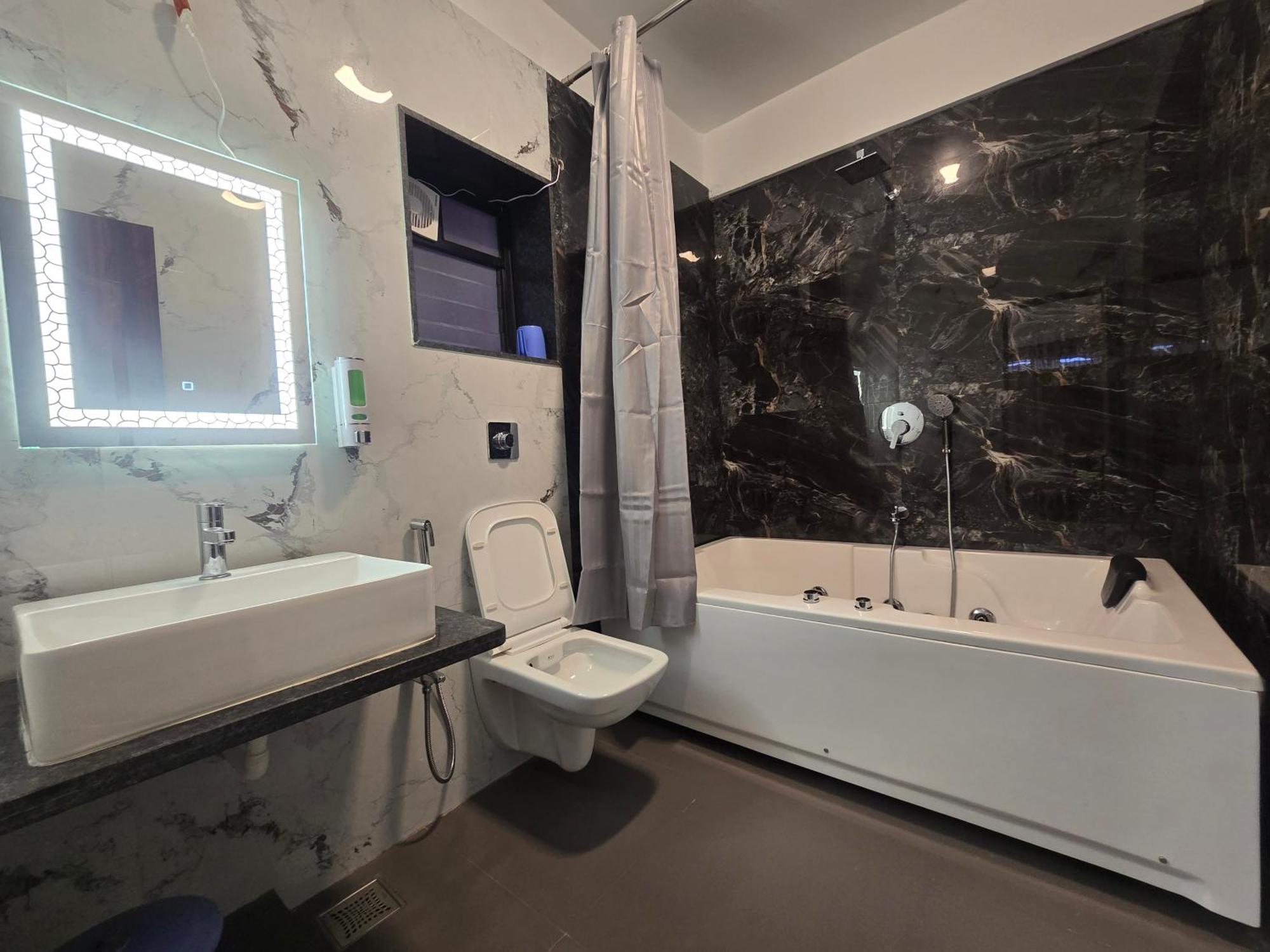 Hotel Vyankatesh & Pure Veg Restaurant Mahābaleshwar Zewnętrze zdjęcie