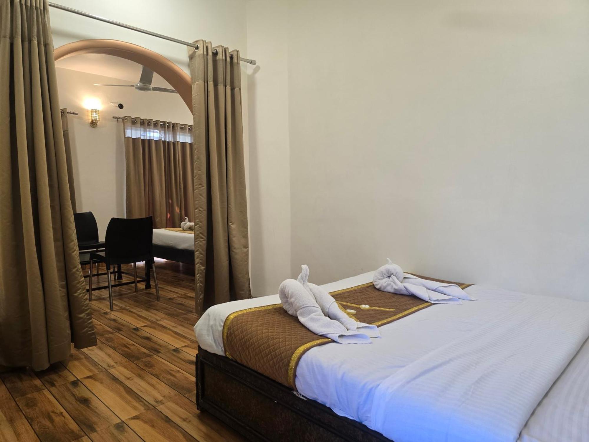 Hotel Vyankatesh & Pure Veg Restaurant Mahābaleshwar Zewnętrze zdjęcie