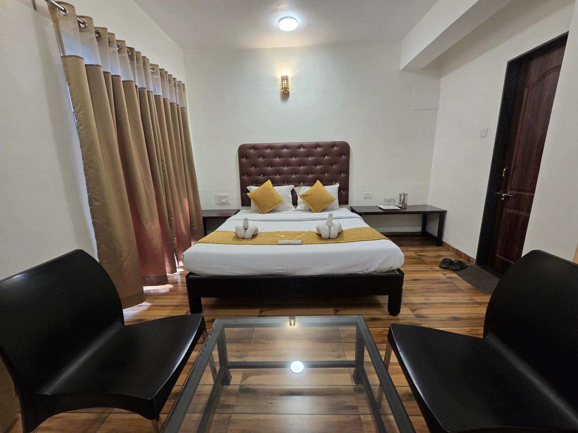 Hotel Vyankatesh & Pure Veg Restaurant Mahābaleshwar Zewnętrze zdjęcie