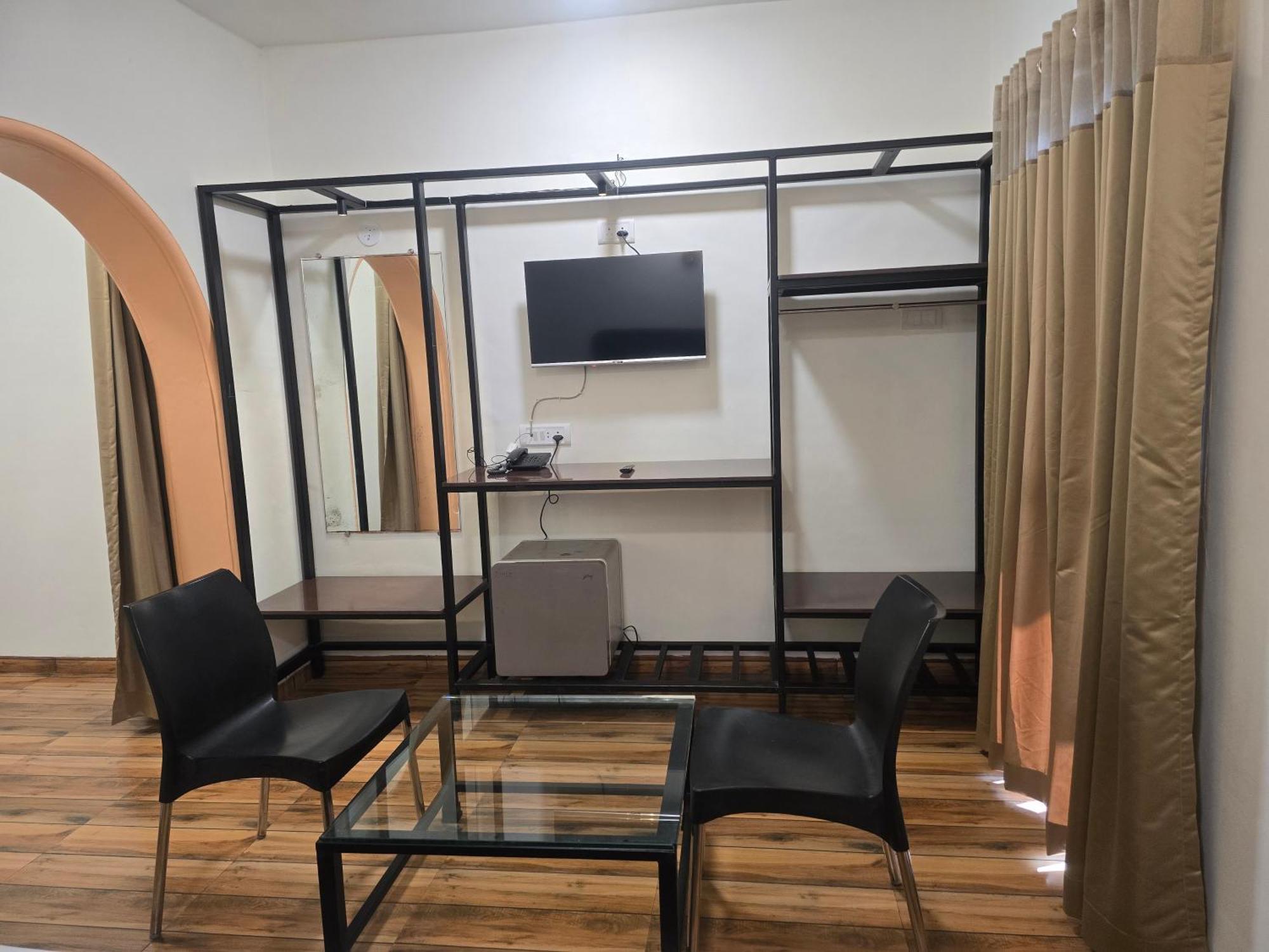 Hotel Vyankatesh & Pure Veg Restaurant Mahābaleshwar Zewnętrze zdjęcie