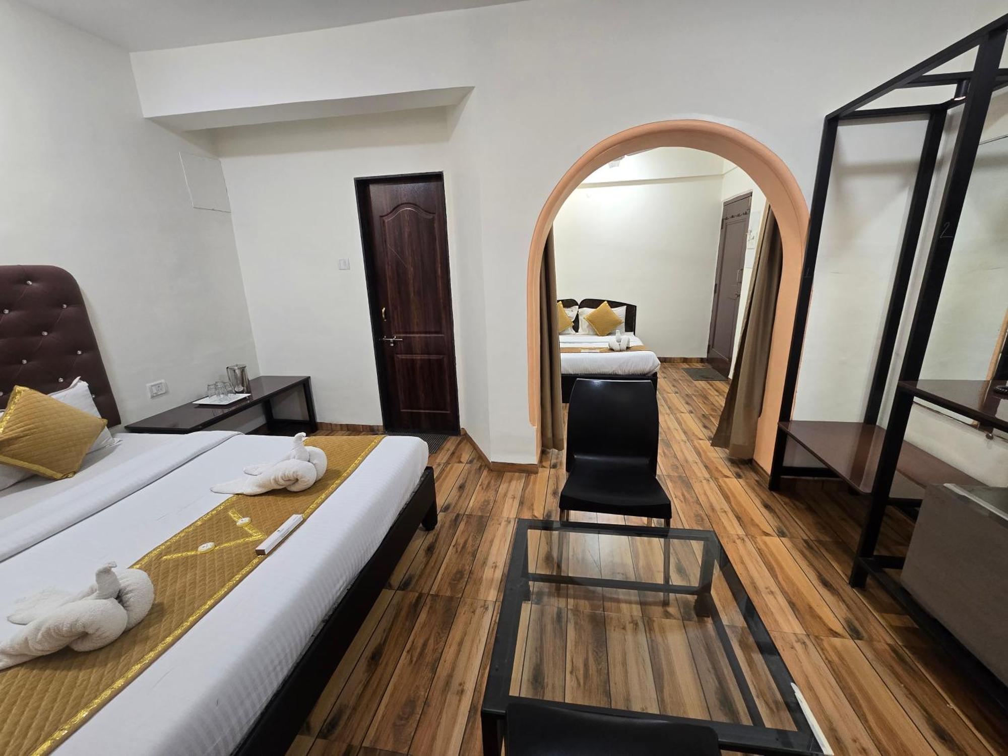 Hotel Vyankatesh & Pure Veg Restaurant Mahābaleshwar Zewnętrze zdjęcie