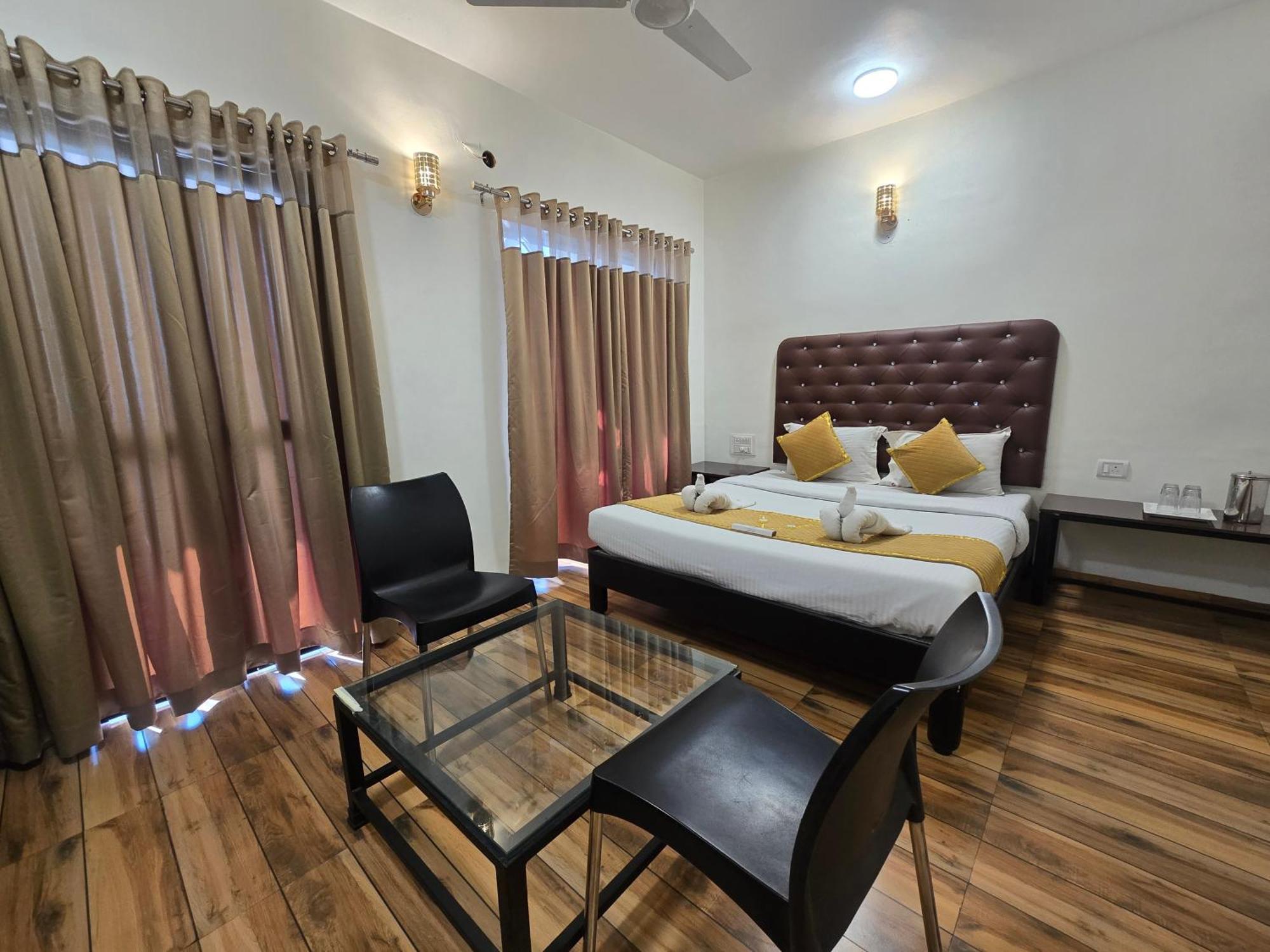 Hotel Vyankatesh & Pure Veg Restaurant Mahābaleshwar Zewnętrze zdjęcie