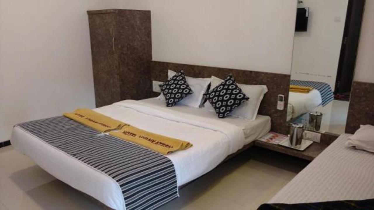 Hotel Vyankatesh & Pure Veg Restaurant Mahābaleshwar Zewnętrze zdjęcie