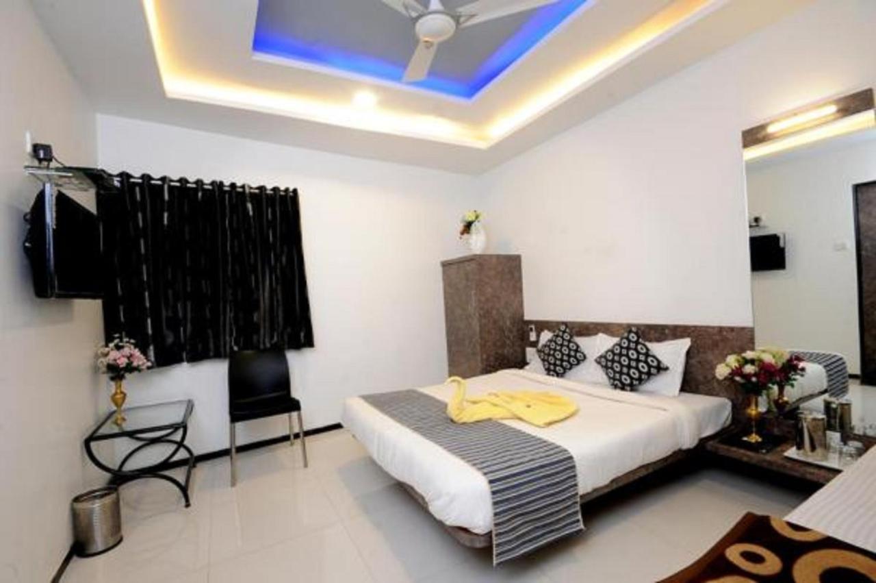 Hotel Vyankatesh & Pure Veg Restaurant Mahābaleshwar Zewnętrze zdjęcie