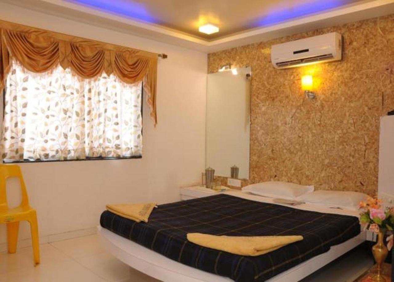 Hotel Vyankatesh & Pure Veg Restaurant Mahābaleshwar Zewnętrze zdjęcie
