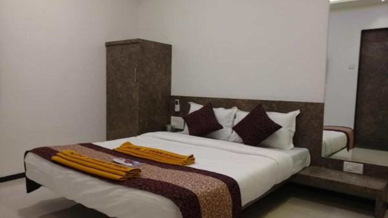 Hotel Vyankatesh & Pure Veg Restaurant Mahābaleshwar Zewnętrze zdjęcie